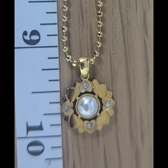Dainty 18K Gold Plated Necklace Heart Flower Pendant Faux Pearl - Picture 3 of 4